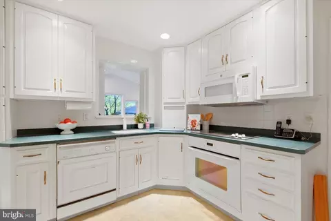 Kitchen - 5911 Grayson St, Springfield, VA 22150 photo 3 of 5