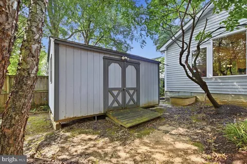 Exterior - 5911 Grayson St, Springfield, VA 22150 photo 6 of 7