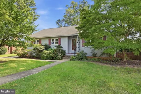 Exterior - 5911 Grayson St, Springfield, VA 22150 photo 3 of 7
