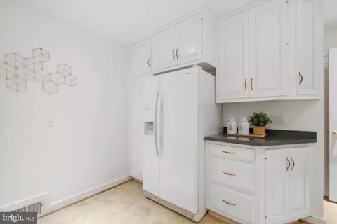 Kitchen - 5911 Grayson St, Springfield, VA 22150 photo 4 of 5