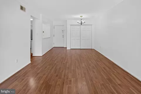 Living - 8509 Barrington Ct # -A, Springfield, VA 22152 photo 2 of 5