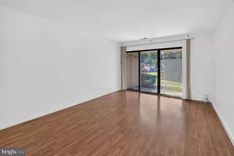 Living - 8509 Barrington Ct # -A, Springfield, VA 22152 photo 4 of 5