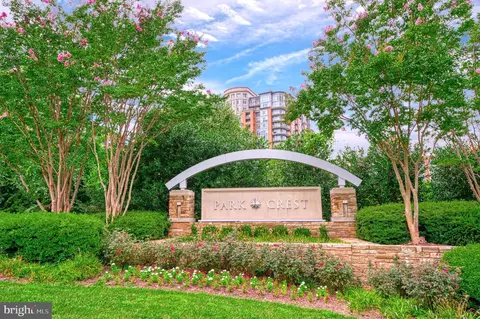 8220 Crestwood Heights Dr #216, Mclean, VA 22102