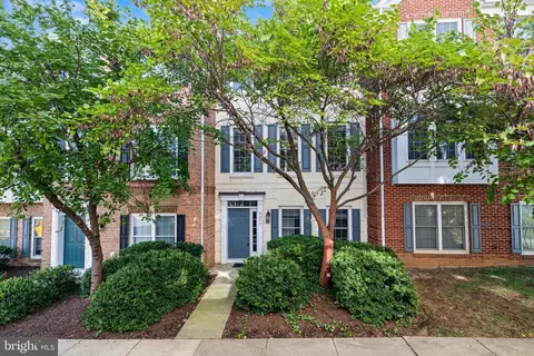 2467 Huntington Park Dr, Alexandria, VA 22303