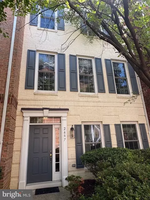 2467 Huntington Park Dr, Alexandria, VA 22303