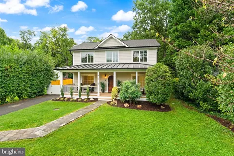 6670 Barrett Rd, Falls Church, VA 22042