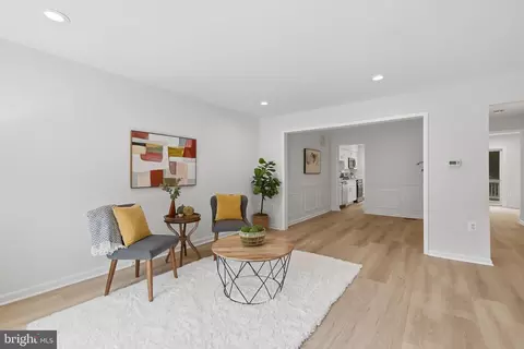 Living - 6351 Buffie Ct, Burke, VA 22015 photo 3 of 4