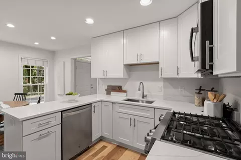 Kitchen - 1558 Mclean Commons Ct, Mclean, VA 22101 photo 3 of 5