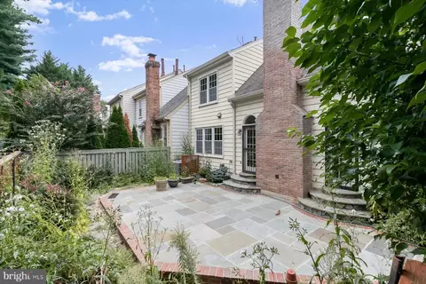 1558 Mclean Commons Ct, Mclean, VA 22101 photo 3