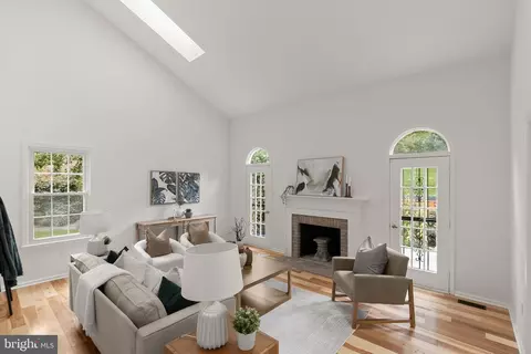 Living - 1558 Mclean Commons Ct, Mclean, VA 22101 photo 1 of 3