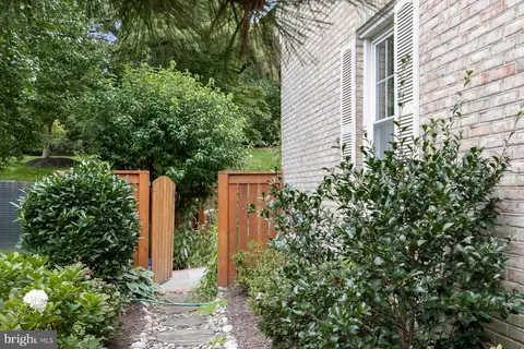 1558 Mclean Commons Ct, Mclean, VA 22101 photo 4