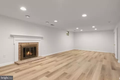 Living - 1558 Mclean Commons Ct, Mclean, VA 22101 photo 3 of 3