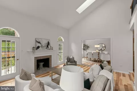 Living - 1558 Mclean Commons Ct, Mclean, VA 22101 photo 2 of 3