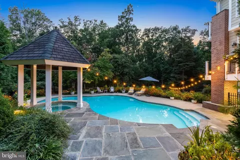 Exterior - 1236 Tottenham Ct, Reston, VA 20194 photo 17 of 19
