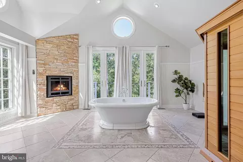 Bath - 1236 Tottenham Ct, Reston, VA 20194 photo 2 of 8