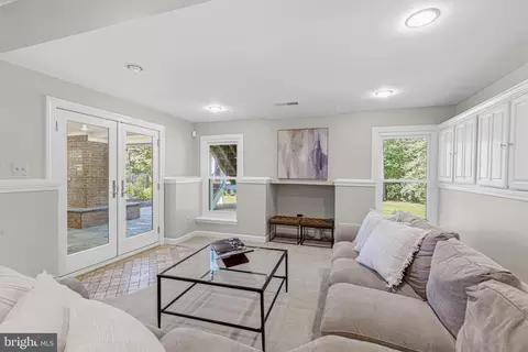 Living - 1236 Tottenham Ct, Reston, VA 20194 photo 5 of 6