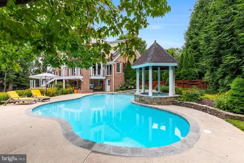Exterior - 1236 Tottenham Ct, Reston, VA 20194 photo 3 of 19