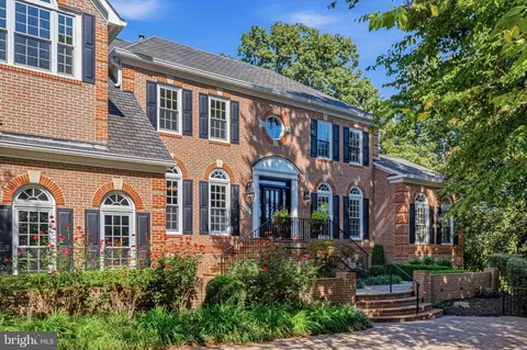 Exterior - 1236 Tottenham Ct, Reston, VA 20194 photo 16 of 19