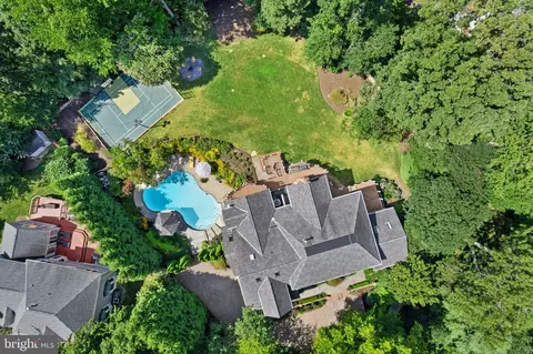 View/Area - 1236 Tottenham Ct, Reston, VA 20194 photo 4 of 5