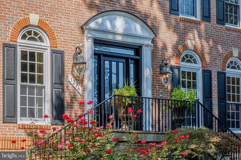 Exterior - 1236 Tottenham Ct, Reston, VA 20194 photo 7 of 19