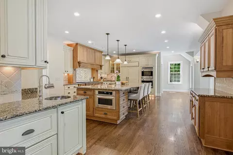 Kitchen - 1236 Tottenham Ct, Reston, VA 20194 photo 3 of 6