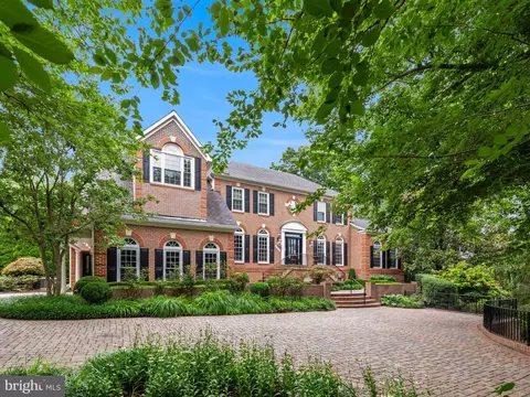 Exterior - 1236 Tottenham Ct, Reston, VA 20194 photo 4 of 19