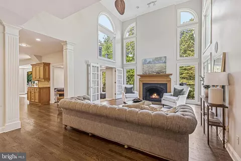 Living - 1236 Tottenham Ct, Reston, VA 20194 photo 2 of 6