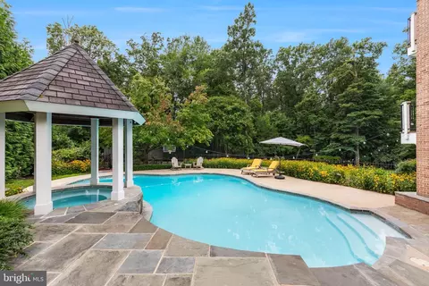 Exterior - 1236 Tottenham Ct, Reston, VA 20194 photo 2 of 19