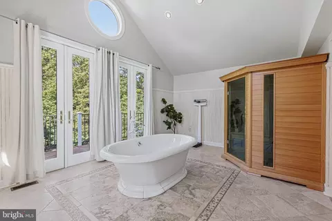 Bath - 1236 Tottenham Ct, Reston, VA 20194 photo 4 of 8
