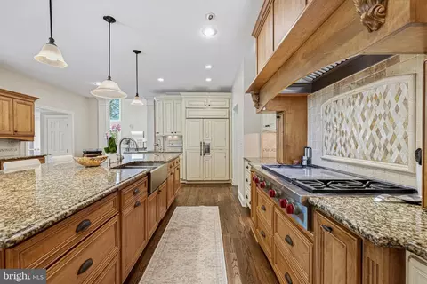 Kitchen - 1236 Tottenham Ct, Reston, VA 20194 photo 6 of 6