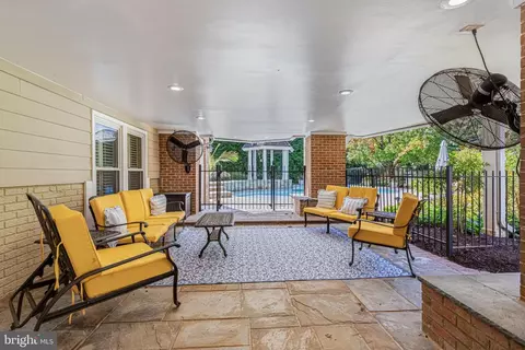 Exterior - 1236 Tottenham Ct, Reston, VA 20194 photo 8 of 19