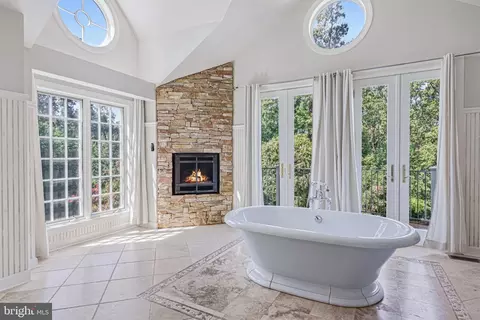 Bath - 1236 Tottenham Ct, Reston, VA 20194 photo 3 of 8