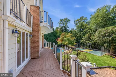 Exterior - 1236 Tottenham Ct, Reston, VA 20194 photo 15 of 19