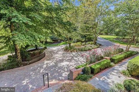 Exterior - 1236 Tottenham Ct, Reston, VA 20194 photo 13 of 19