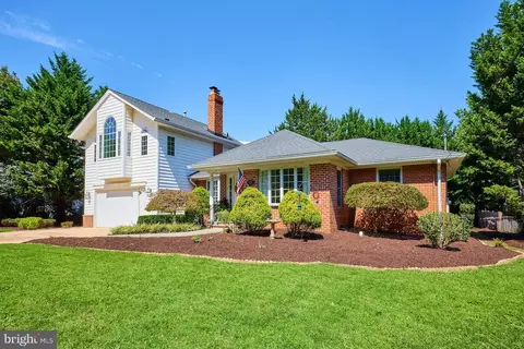 3032 Crane Dr, Falls Church, VA 22042