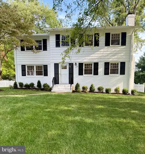 8215 Bucknell Dr, Vienna, VA 22180