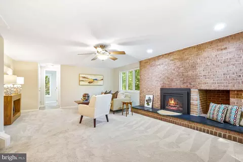 Living - 11005 Ring Rd, Reston, VA 20190 photo 3 of 4