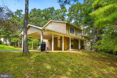Exterior - 11005 Ring Rd, Reston, VA 20190 photo 2 of 6
