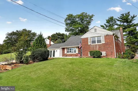 Exterior - 6705 Cabin John Rd, Springfield, VA 22150 photo 4 of 14