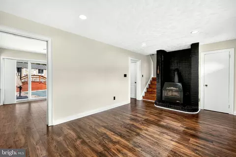 Living - 6705 Cabin John Rd, Springfield, VA 22150 photo 1 of 7