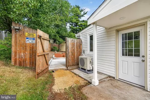 Exterior - 6705 Cabin John Rd, Springfield, VA 22150 photo 11 of 14