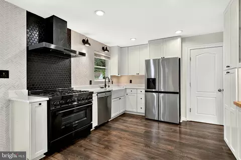 Kitchen - 6705 Cabin John Rd, Springfield, VA 22150 photo 3 of 5