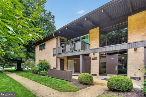 7821 Enola St #105, Mclean, VA 22102
