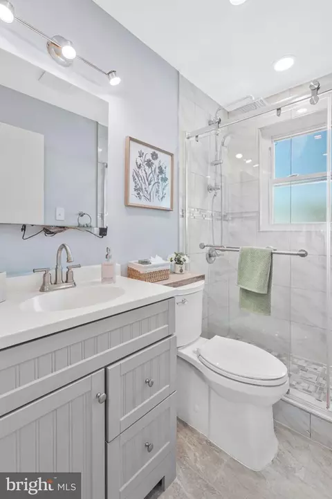Bath - 6009 Grayson St, Springfield, VA 22150 photo 2 of 9