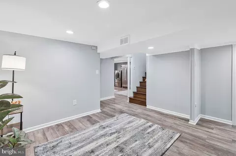 Entry Way - 6009 Grayson St, Springfield, VA 22150 photo 9 of 10