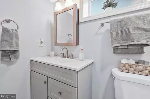 Bath - 6009 Grayson St, Springfield, VA 22150 photo 7 of 9