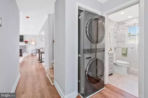 Entry Way - 6009 Grayson St, Springfield, VA 22150 photo 2 of 10