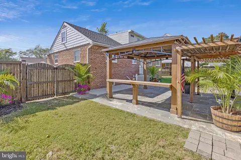 Exterior - 6009 Grayson St, Springfield, VA 22150 photo 6 of 8