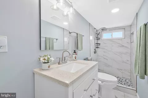 Bath - 6009 Grayson St, Springfield, VA 22150 photo 3 of 9