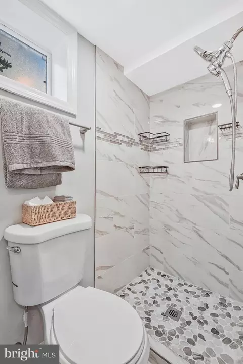 Bath - 6009 Grayson St, Springfield, VA 22150 photo 6 of 9